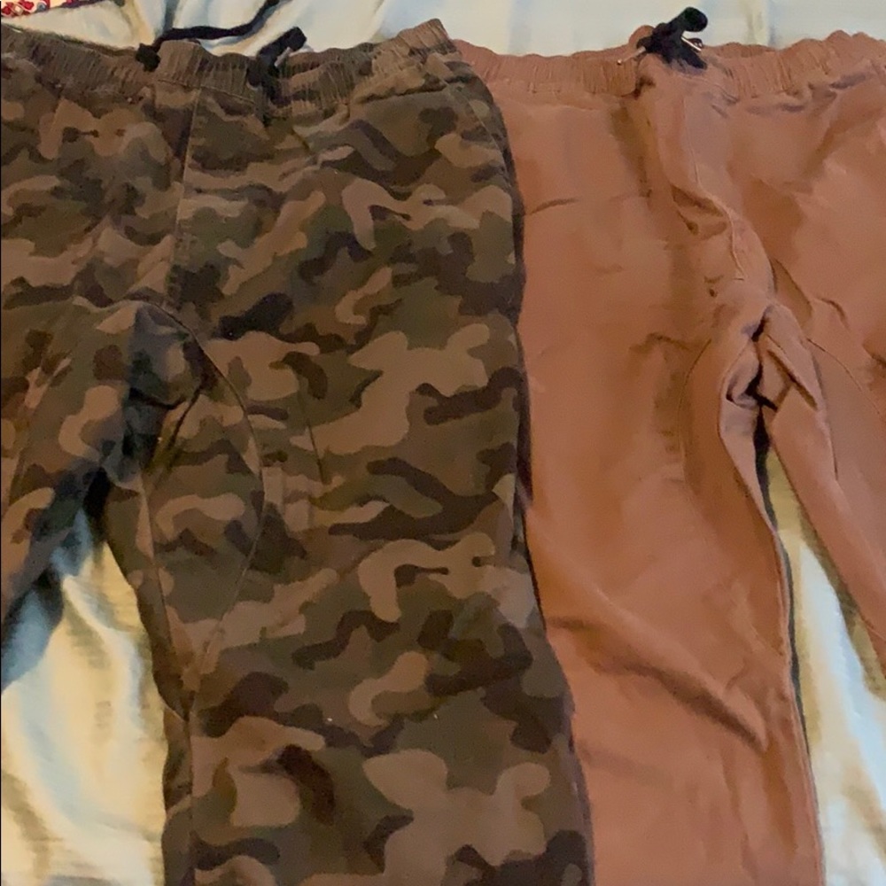 2 pair perfect women’s Zanerobe joggers.